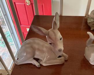 Lladro sitting fawn #1064 Retired 