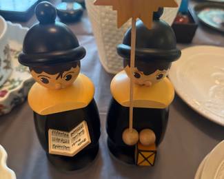 Spielzeugdorf-Seiffen wood figurines 