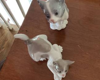 Lladro Attentive Cat #5112 designed by Salvador Debon 1981 