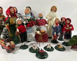 Byers Choice Carolers Christmas Holiday w Accessories Dogs Wagon Tree