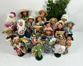 Byers Choice Carolers Mixed Seasonal Group with Santa  Accessories