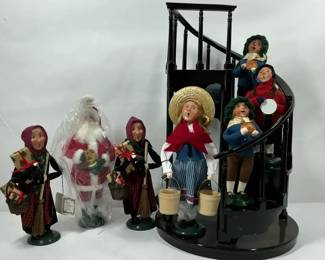 Byers Choice Carolers with Staircase Display  Santa Figure