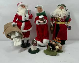 Byers Choice Santa Carolers with Mrs. Claus  Accessories