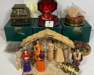 Original Gifts of Christmas Set Gold Frankincense Myrrh with Boxes and Nativity