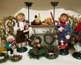 Byers Choice Christmas Carolers  Accessories Gates Wreaths Display Props Holiday