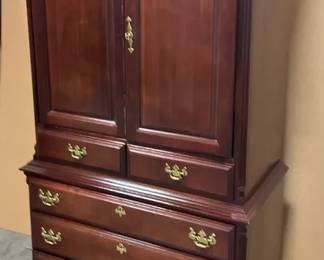 Traditional Mahogany Gentlemans Chest Of Drawers