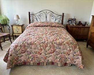 Queen M/BS, Metal Headboard