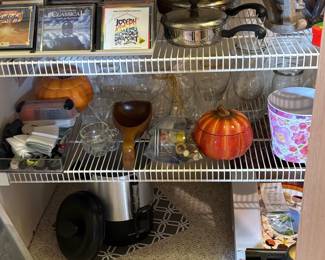 CDs Coffee Urn, Decor