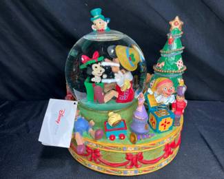  Disney Pinocchio Musical Snow Globe
