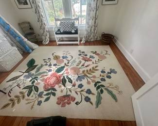 Woven wool rug with floral design
