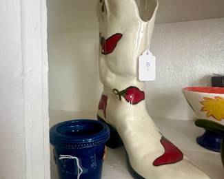 Ceramic boot - not comfortable to wear and we can't find the other one...