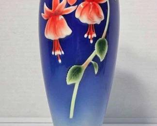 1 Lady Eardrop Franz Vase. 4.5 x 9.5.