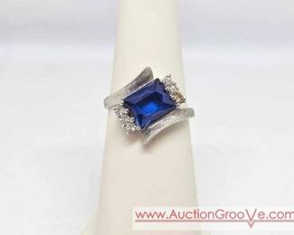 1 White Gold White and Blue Sapphire Coctail Ring