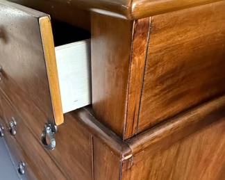 Viet Hoang LTD Style Dresser