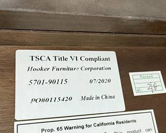 Hooker Furniture "Chatelet" Round Pedestal Dining Table