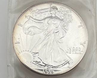 1989 Walking Liberty 1 oz. fine silver dollar coin