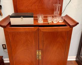 Hosting Bar, solid cherry… pristine condition 