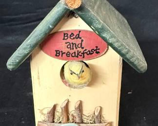 Small Birdhouse Decortion