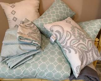 Bedding With A Beach Feel READ DESCRIPTION