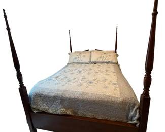 001 Four Post Queen Bed w/ Bedding Mahogany Colored (63x84x72)