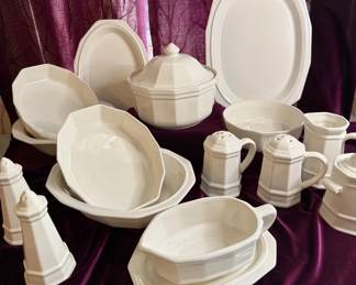 18 Piece Pfaltzgraff Serving Set