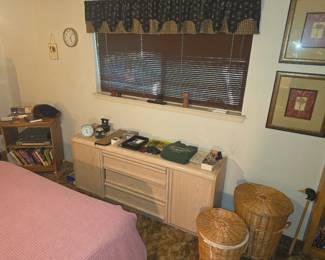 King bed suite dresser