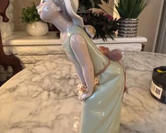 Lladro Curious Girl with a Hat Porcelain Figurine second image