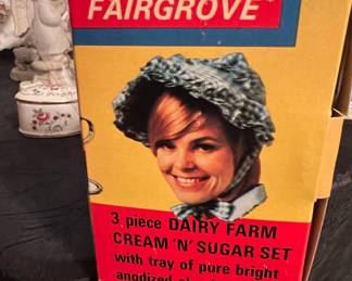 Fairgrove Miniature Dairy Farm Cream n Sugar Set second image