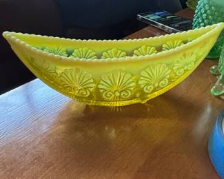 Vaseline Glass Fan and Shell Pattern Boat Dish