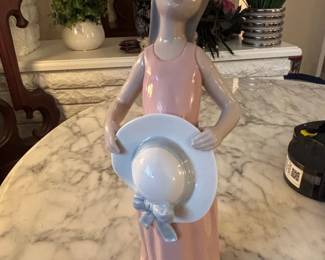 Lladro DAISA Porcelain Figurine Girl with Hat