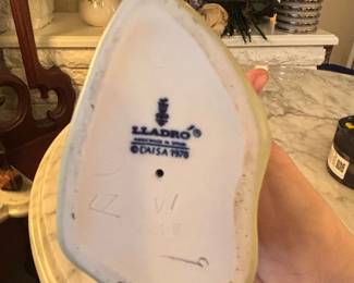 Lladro Curious Girl with a Hat Porcelain Figurine third image