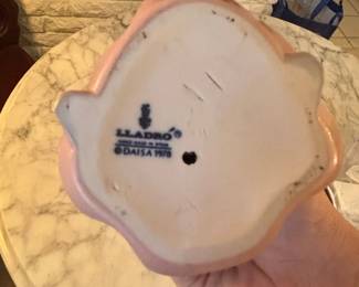 Lladro DAISA Porcelain Figurine Girl with Hat third image