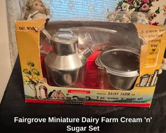 Fairgrove Miniature Dairy Farm Cream n Sugar Set
