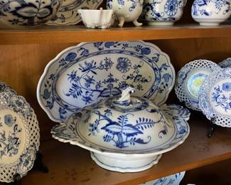 Blue and White Onion by Meisen