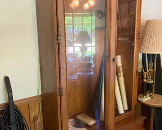 Gun glass case, made of Maple