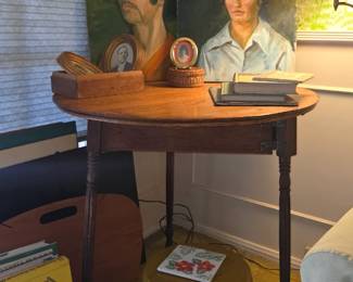 Beautiful antique Quarter sawn oak folding Cricket table