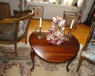 Drop leaf side table