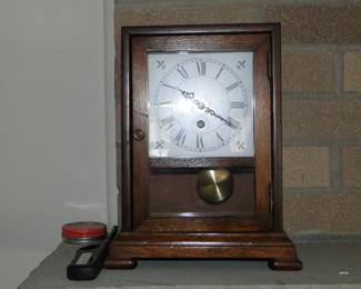 Mantel clock