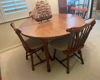 table has 6 chairs & 2 leafs