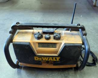 DeWalt Worksite Radio/Charger, Model DW911, Powers On 