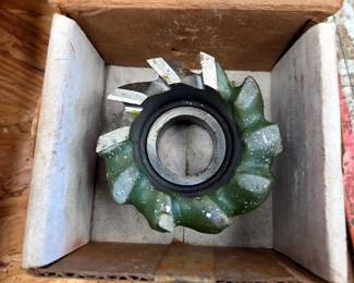 End Mills With R-8 Cullet Adapter