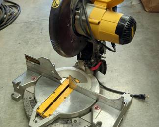 DeWalt 10" Compound Miter Saw, Model DW703, Powers On