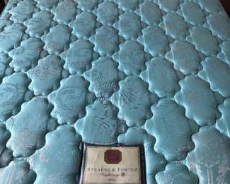 Stearns & Foster Queen mattress in spare like new