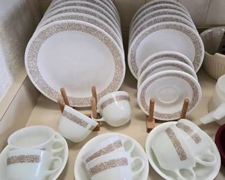 Many pcs Corelle dishes