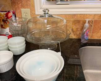 Anchor Hockings Savannah Cake Pedestal with Cover