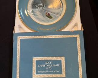 1976 Avon Christmas Plate in box