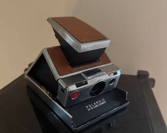 VINTAGE POLAROID SX-70 INSTANT FILM CAMERA