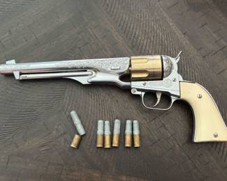 Vintage Hubley Colt 45 Diecast Cap Gun