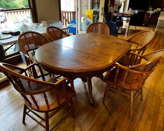 #5	Oak Round Table w/6 chairs Built-in Leaf that Stores inside the table (as is finish) - 42-62x42x29	 $175.00 
