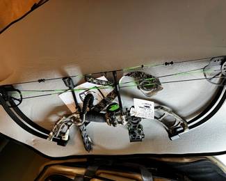 #150	Bear Archery legend Mossy oak Bow right Hand Like New w/soft case	 $200.00 